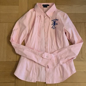 Ralph Lauren skjorta - En rosa Ralph Lauren skjorta i storlek 34! Priset + Frakt 📦 