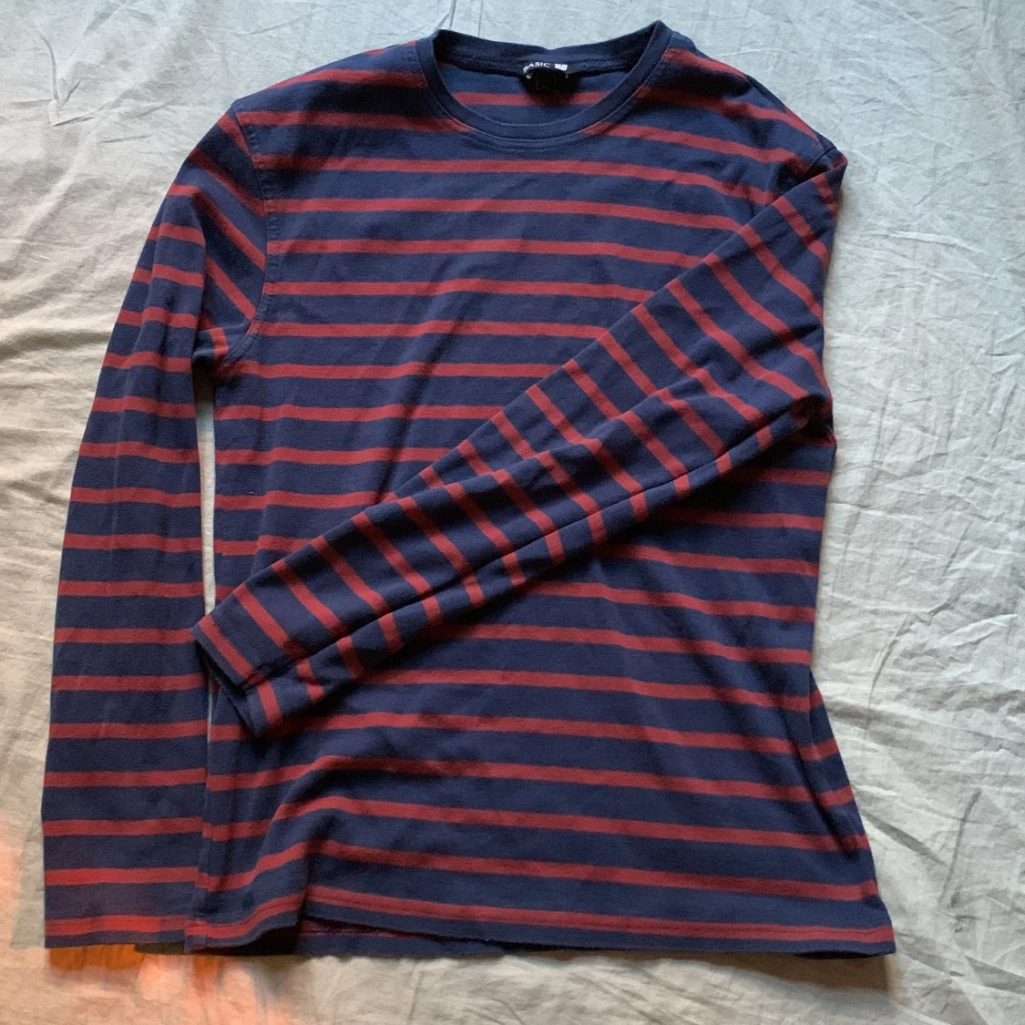 Blå,röd randig tröja stl: S/M
