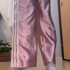Lågmidjade rosa adidas byxor