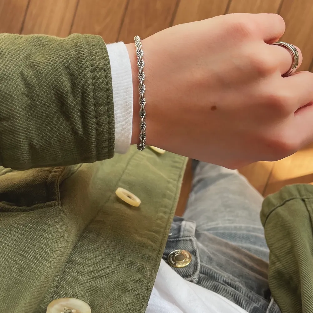 Justerbara armband i stainless steel!                                   Cora & Styx = 89kr/st.                                                        Enyo = 99kr/st.                                                                           Fri frakt vid köp av 3st (gäller även på de ringar vi säljer).                                                                    Instagram : @olympia.rings🌟. Accessoarer.