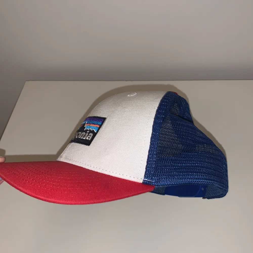 Säljer min fina patagonia keps 🧢 köpt ungefär 2020 och använd få tal gånger. Säljer den då den inte kommit till användning. Köpt för 399kr. Övrigt.