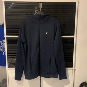 Peak performance tröja i strl M - Cond 9/10, använd fåtal gånger och är som ny