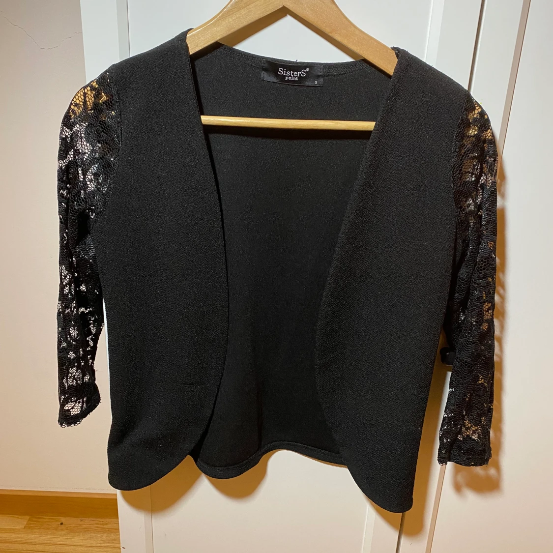 Tröja från Sisters storlek S