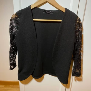 Tröja från Sisters storlek S - Använd ett fåtal gånger, jättefin. 