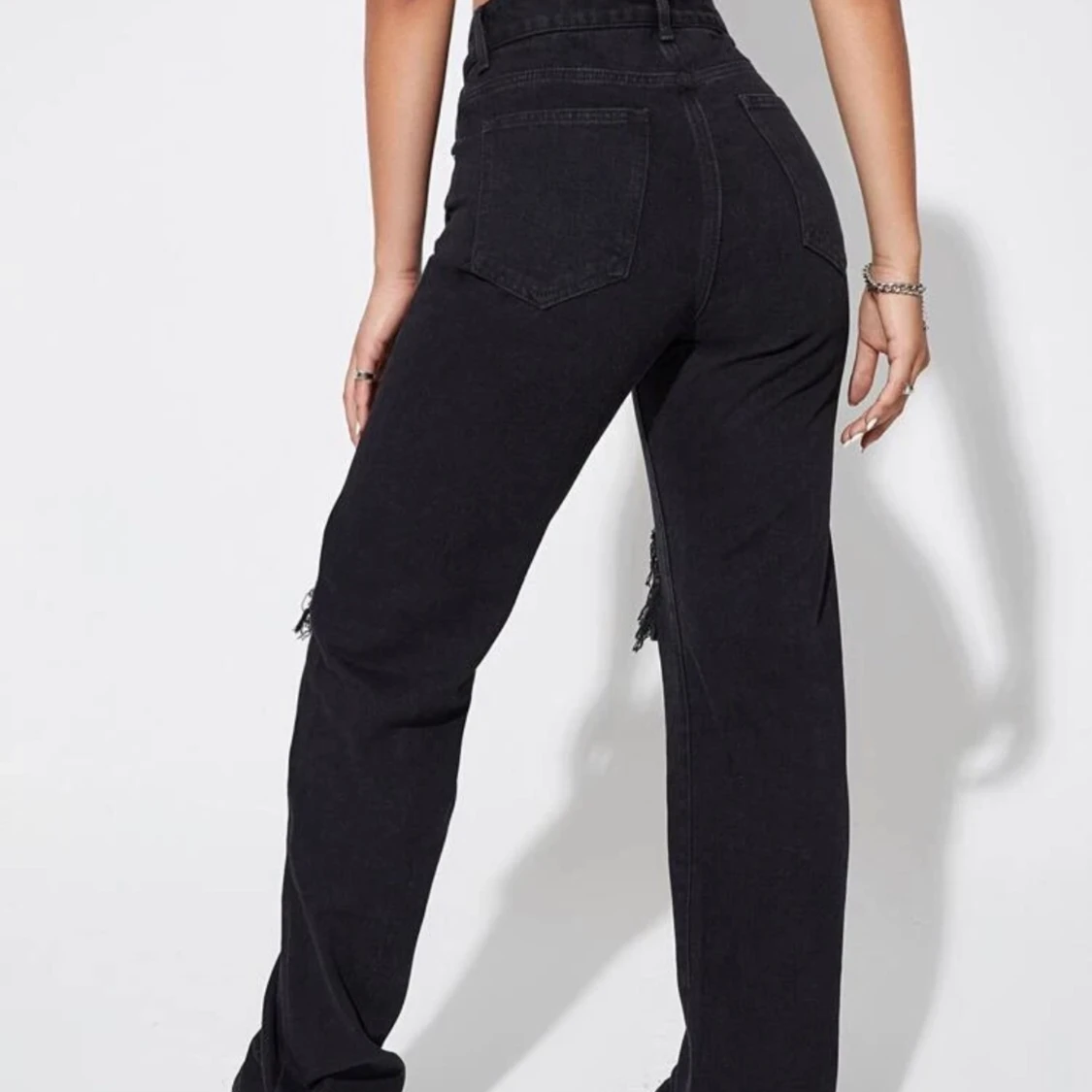 Svarta slitna jeans  - 90