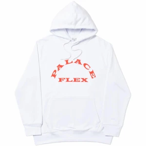 Palace hoodie - Vit Palace hoodie med orange text och tryck på ryggen. Använd ca 3 gånger. Köpt i Palace butik i London för 1200kr. Orginal påse och kvitto finns. Herrstorlek S. Spårbar frakt.