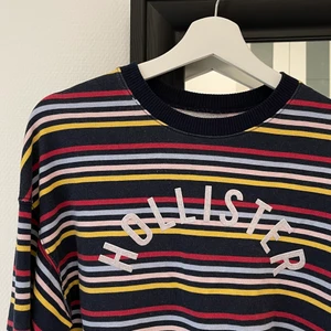 Croppad långärmad tröja  - Croppad randig tröja från hollister köpt second hand💖