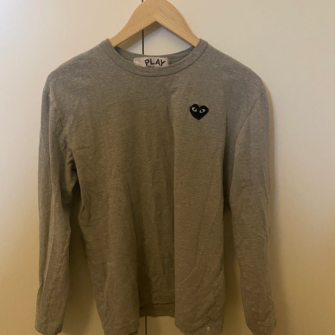Comme des garcons play long sleeve grå