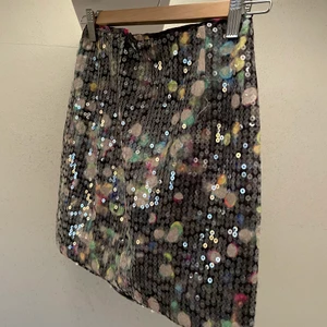 Minikjol - Kort kjol med paljetter, perfekt till festen! Den är numera för liten för mig.