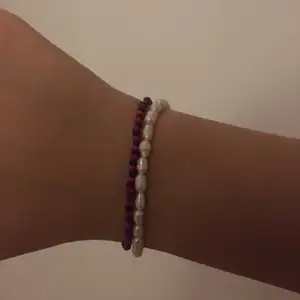 Säljer dessa lila armband av glaspärlor❤️❤️🌟 justerbart⚡️