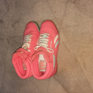 Adidas skor  - Jätte fint Adidas skor storlek 38  