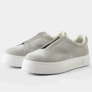 Eytys - Tänkte kolla intresset på mina gråa eytys. Använda men bra skick.                                 Skriv privat för egna bilder