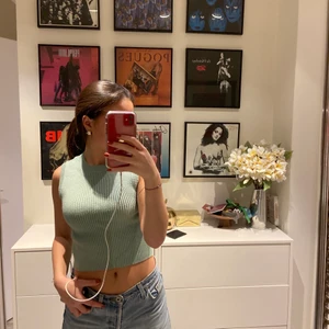 Topp - Jättefin blå topp i fint kvalité. Sparsamt använd. Budgivning vid fler intressen. Köpare står för frakt. 💕