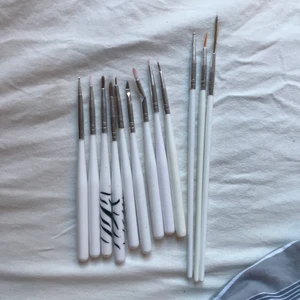 nagelborstar  - Nagelborstar, de flesta är oanvända. 5kr/styck eller alla för 30kr. Frakt 12kr💗