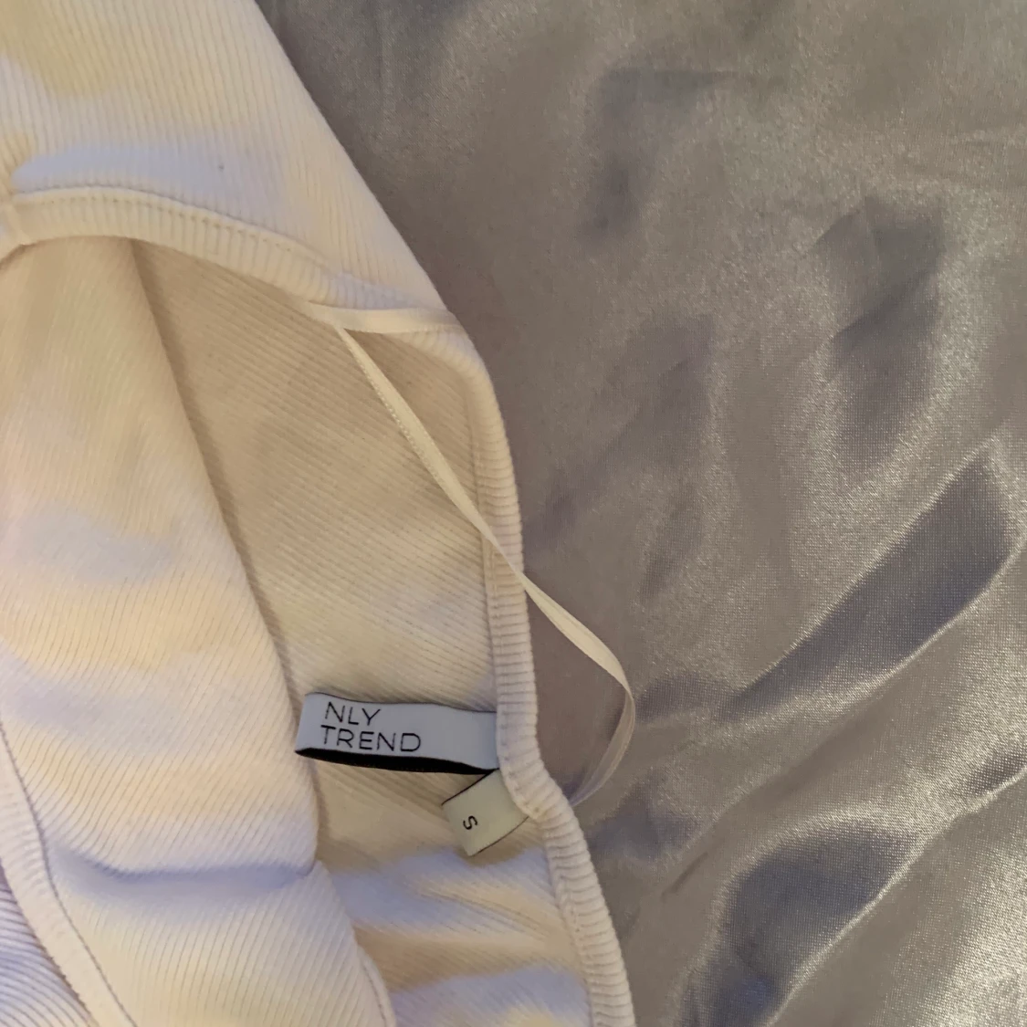 Oneshoulder linne från Nelly - 91