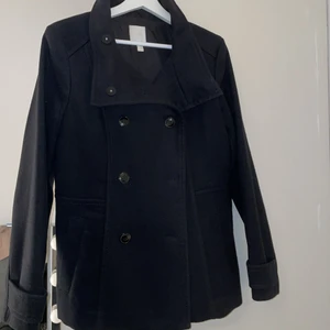 Kappa - En kortare kappa från H&M använd max 2 gånger så den är som ny!