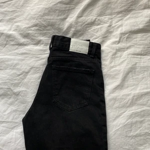 Jeans bershka - Säljer mina jeans från bershka i modellen straight. Använda ca 2 gånger. Är en xs o de sitter ganska stort på mig.                  