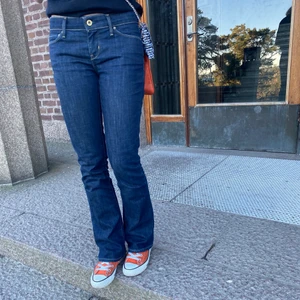 Levis jeans - Säljer mina så snygga Levis jeans i bootcut modell. Dem är i väldigt bra skick!