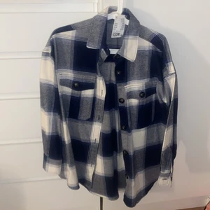 H&M storlek XS  - En skjorta från H&M storlek XS, nyttskick! 