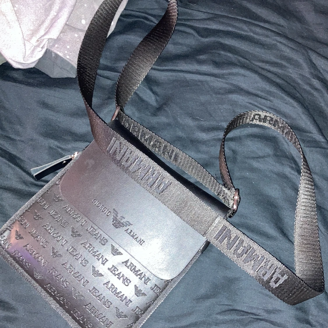 Armani väska - 90