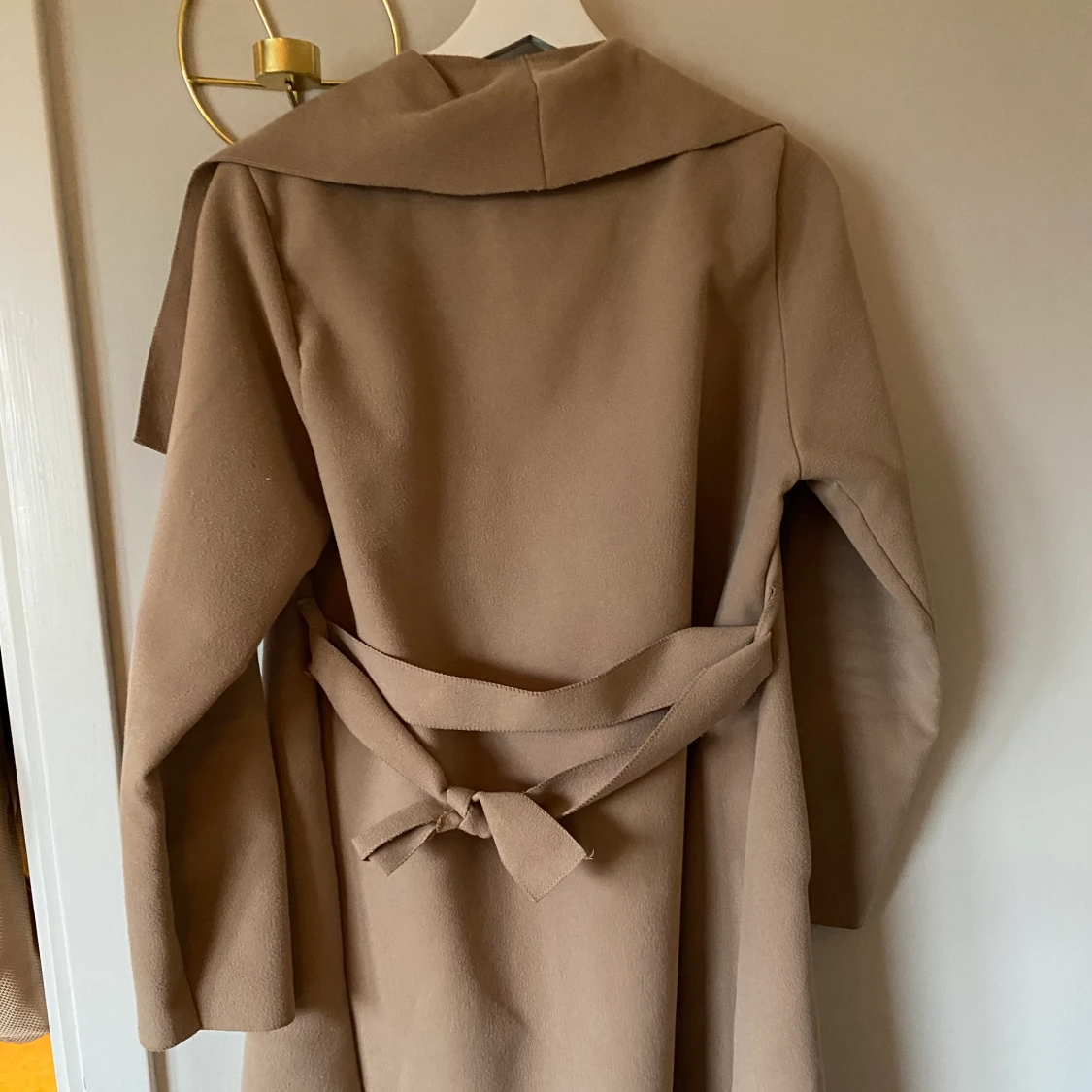 Beige trenchcoat - 91