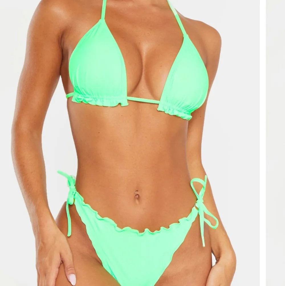 Super fin bikini med bra passform. Bikini top- storlek 6 och bikini bottom storlek (8 uk size). One piece kostar 99 och båda för 179kr. Övrigt.