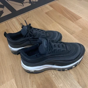 Nike airmax  - Använd fåtal gånger strl 38 