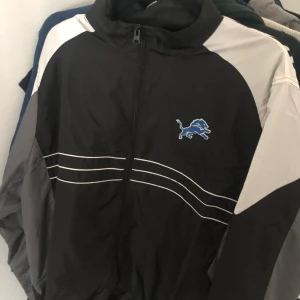 Vintage NFL jacka - Storlek L (tts)