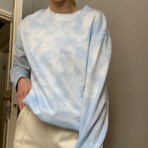 Tröja storlek xs - Intressekoll på min tie day tröja som jag köpt här på Plick i storlek xs. Säljer bara om jag får ett bra pris från 100kr😍