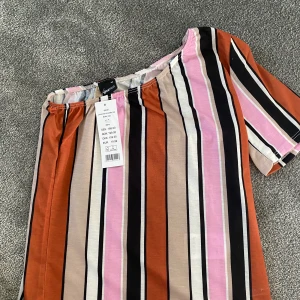 Topp - Topp från GINA TRICOT. Prislapp kvar. Storlek xs🧡 