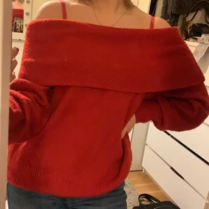 Stickad off shoulder  - Stickad tröja, använd fåtal gånger men är i bra skick. Möts upp eller så står köparen för frakt 🥰