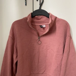 Rosa tröja - Croppad topp från HM