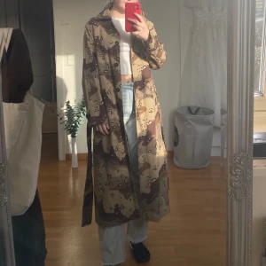 ”Militärkappa” från junkyard - Cool kappa från Junkyard!🤩 den är i storlek xs men skulle även funka på både S och M! 