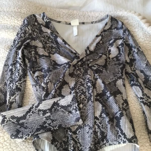 Orm body  - Ormbody från Gina storlek 34