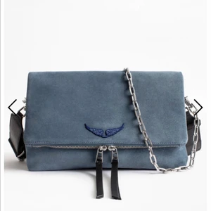 Zadig&voltaire jeans  - En super fin Zadig väska som passar perfekt nu till våren/sommaren💙Köpt för 3500kr. Buda från 1200 eller köp direkt för 1500! Skriv privat för fler frågor/bilder. 