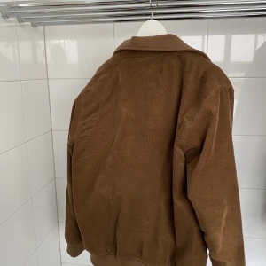 Volcom Manchester bomber jacket - Skit Snygg Volcom Manchester jacka bomber använd några gånger men är i bra skick! Kontakta för fler frågor:)