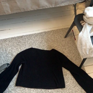 Nakd tröja - En super snygg stickad NA-KD tröja i M passar både mindre och större köpt för 299 säljer för 99 skriv för mer bilder🤍