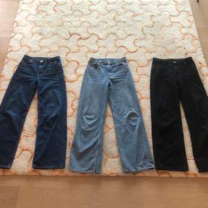 3 stycken jeans av modellen ”Yoko” (Monki) säljes (alla i storlek 28). Alla jeansen är i mycket fint skick och säljes på grund av att de blivit för små. 175 kr styck eller 450 kr för alla tre. Kan mötas upp, annars står köpare för frakt (66 kronor). Hör av er vid frågor!