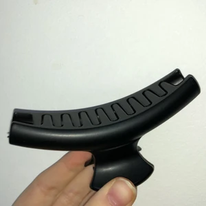 Hårklämma matt - Matt hårklömma använd 1 gång. Försöker trade från en hårklämma till en annan sak ända tills jag tradar så jag får en bil