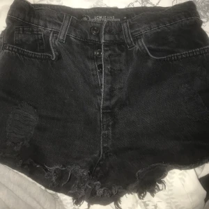 shorts  - säljer mina shorts som är köpta utomlands från spanien den är i storlek sx/s 