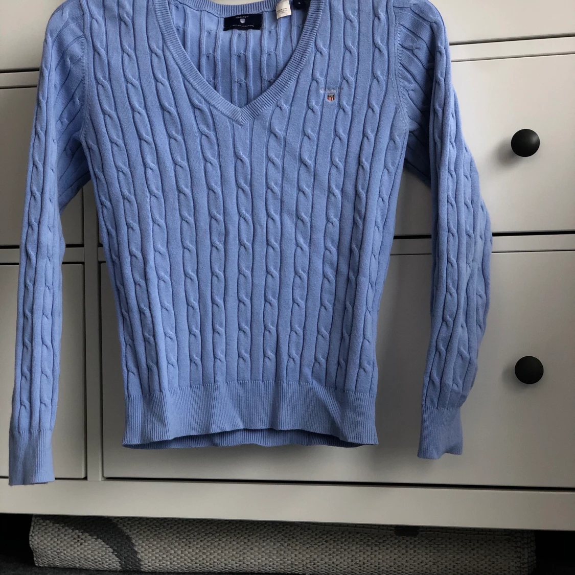 Gant v-ringad stickad tröja stolek S - 90