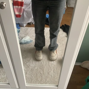 Zara jeans - Säljer de här coola jeansen från Zara. Väldigt populära och slutsålda! 