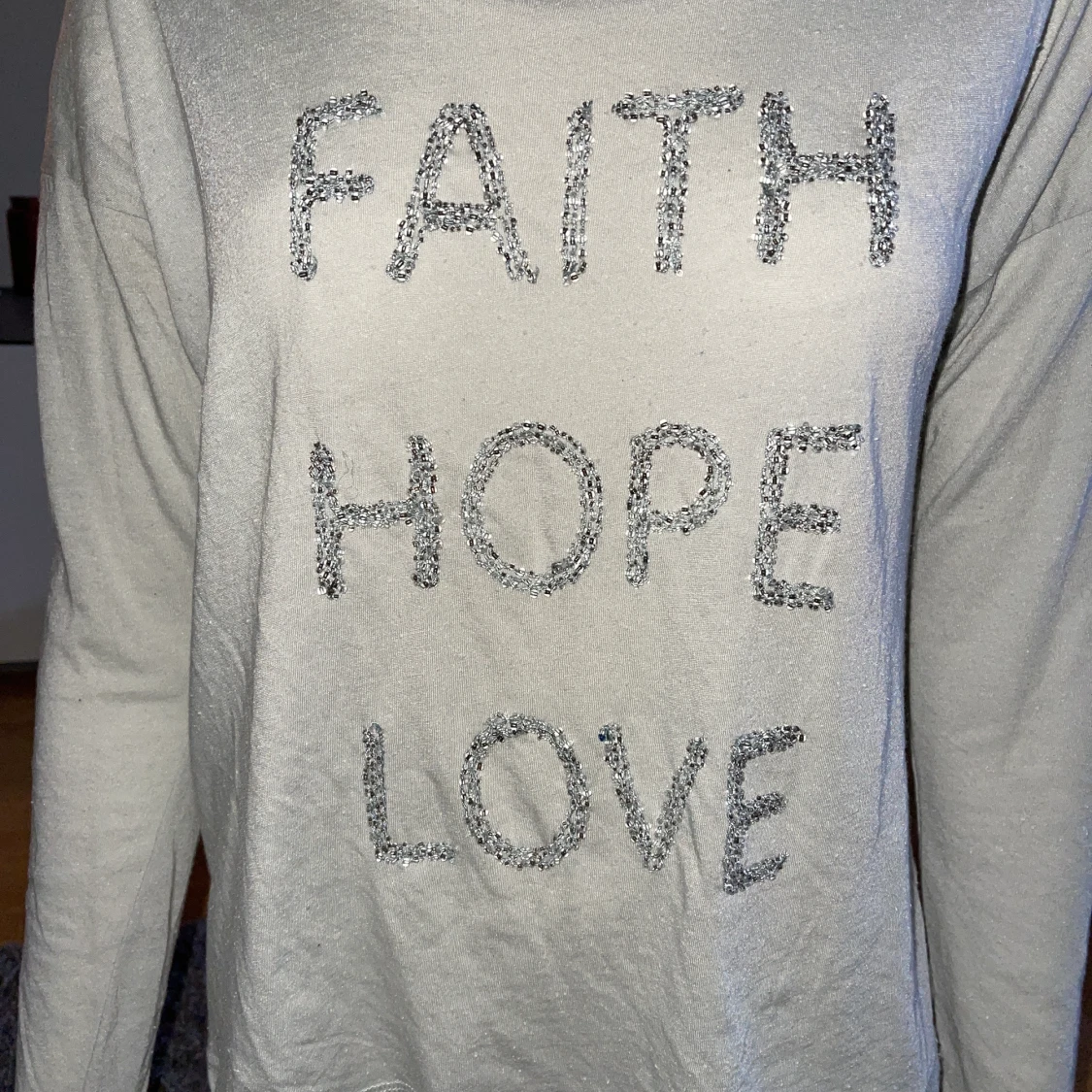 Tröja med pärlbroderier  - 91