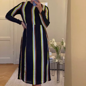 Samsoe Samsoe randig klänning storlek 40 - Skickas endast -köparen står för frakt.  För referens är min längd 174 cm. 