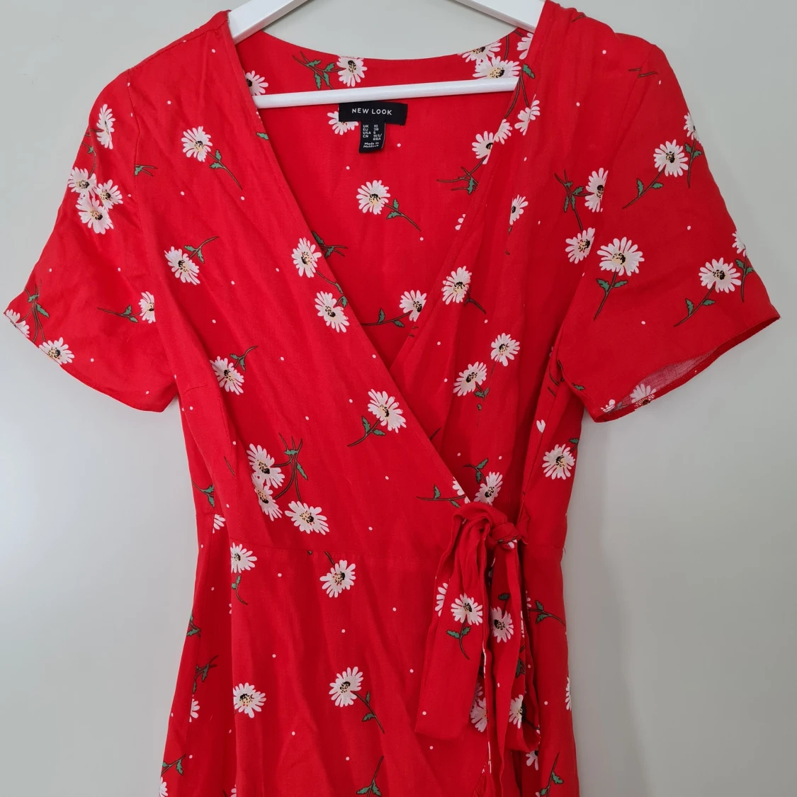 Röd sommarklänning i storlek 38 - 90