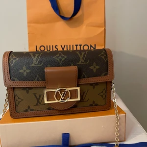 Äkta Louis Vuitton  - Använd 1-2 ggr helt nytt                       Ingår box , dustbag och kvittot 