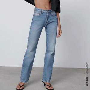 Säljer dessa jeans som är oanvända och köpte förra veckan. Säljer pga fel storlek och borttappat kvitto! Ordinarie pris är 359 kr. 