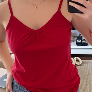 Linne - Fint rött linne i bra skick.