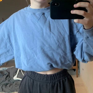 Bikboktröja - En mysig ljuslila tröja från bikbok som man knyter i midjan och viker in! Köparen står för frakten 