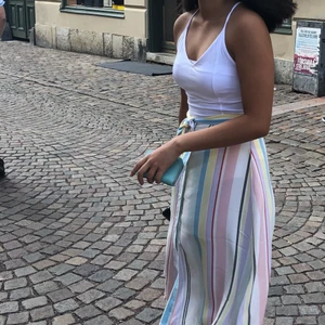 Kjol - Kjol från Bik Bok i storlek S. Använd en gång! Säljer pga blivit för liten för mig. Möts upp i Ljungby eller fraktar för 48 kr